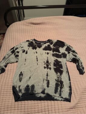 Pam & Gela Black and Gray Tie-Dye Crewneck Sweatshirt